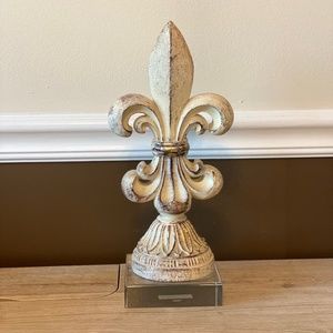 Distressed Cream Wooden Fleur-de-li with Clear Acrylic Base Table Decoration